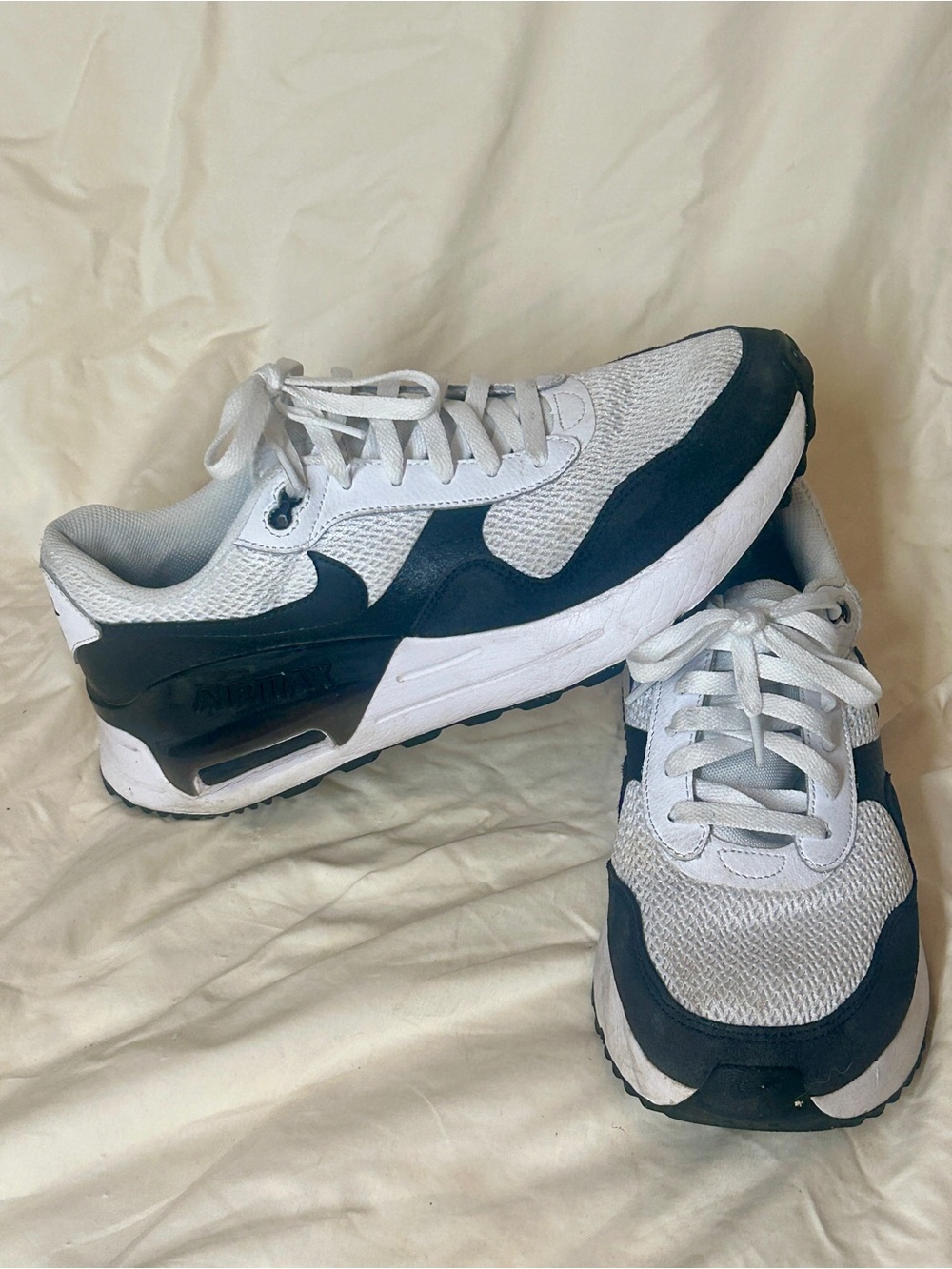 Nike Air Max SYSTM White Black Men's Athletic Sneakers in size 10.5